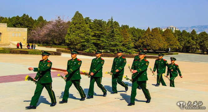 武警甘肃森林官兵祭英烈 