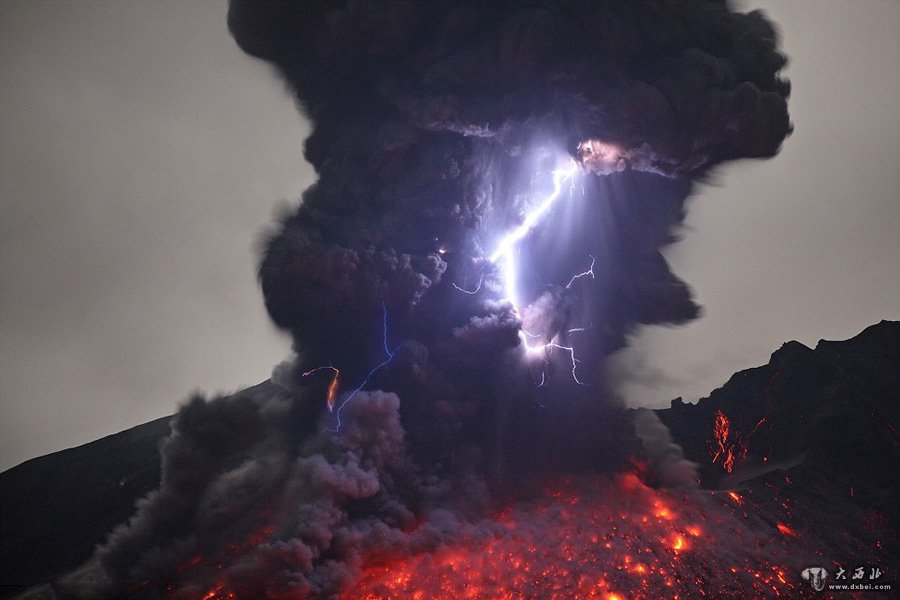 德摄影师环球40次追逐火山惊艳美景