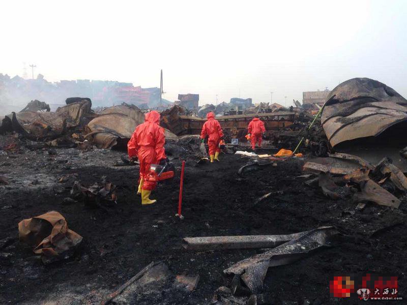 记者跟随核生化应急救援队直击天津港爆炸核心区