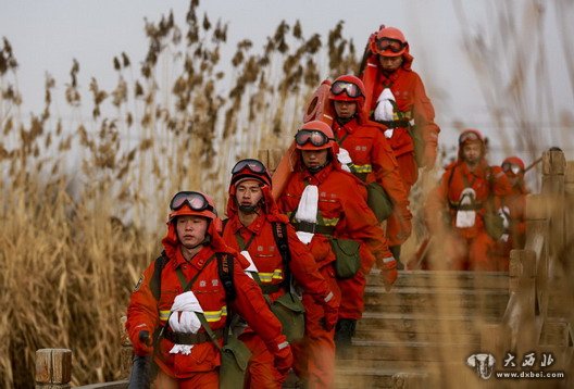 张掖  武警森林官兵湿地巡护