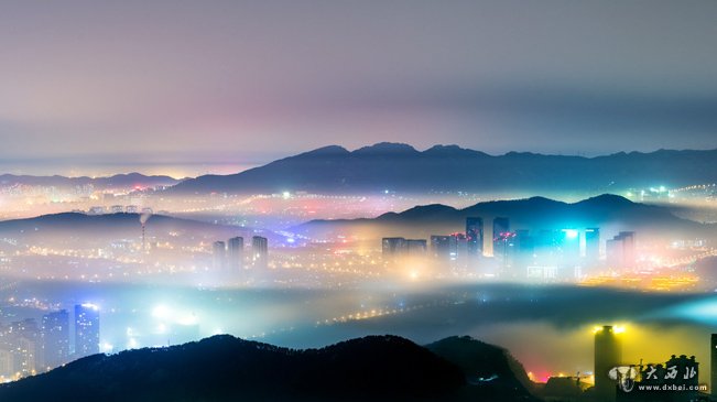 青岛再现平流雾美景 城市夜景“颜值爆表”