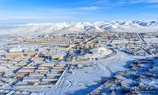 航拍：青海玛多县初春雪景 积雪不融如童话世界