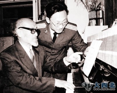 １９８９年王洛宾和挚友刘书环在一起
