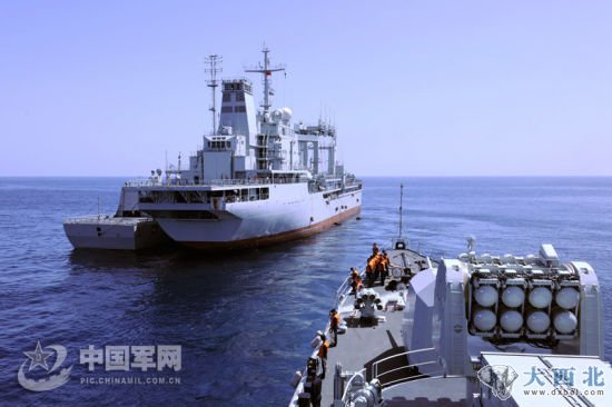 3月17日，在完成任务交接后，“青岛”舰解缆离开并靠的“海口”舰和“青海湖”舰。米晋国摄
