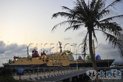 4月6日，“椰香公主”船停靠在交通运输部南海救助局三亚基地码头。