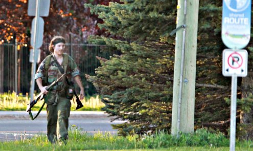加拿大一男子枪杀3名警察后逃跑