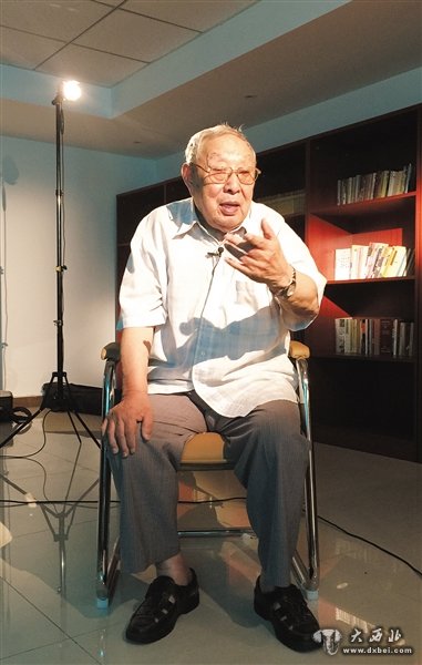 8月14日上午，东大桥空军干休所，90岁的抗战老兵兰凤文讲述抗战故事。
