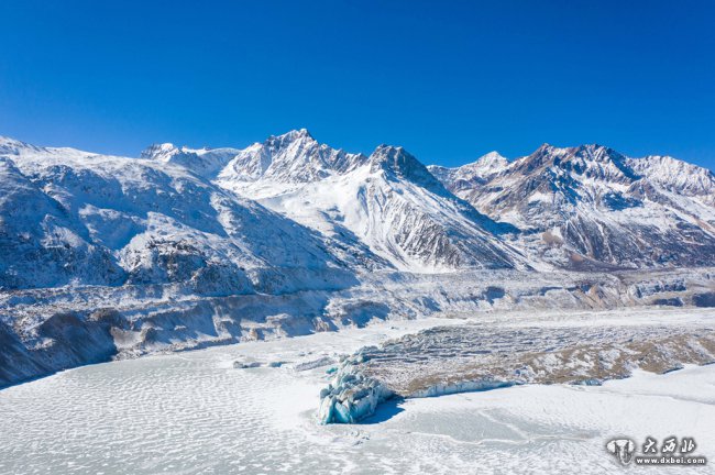 西藏昌都：来古冰川宏伟壮观